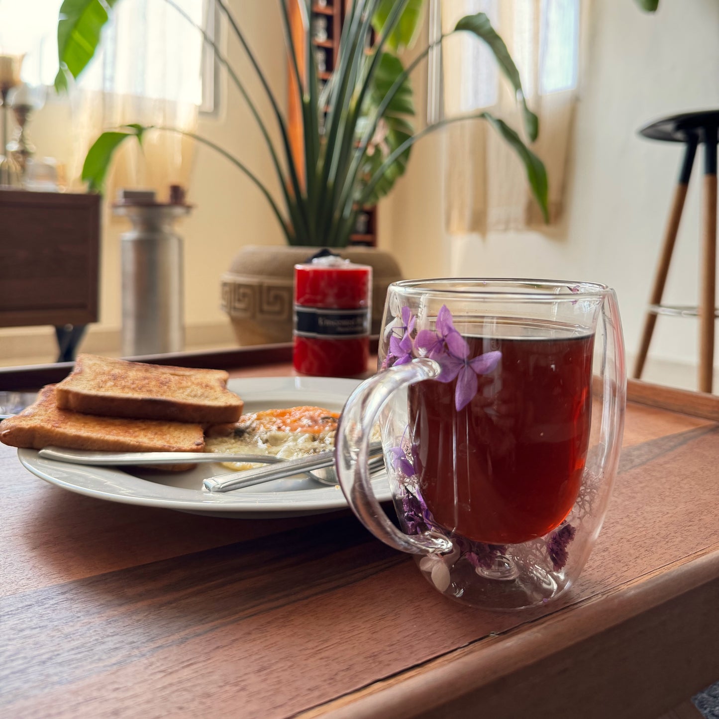 Double-Walled Glass Coffee Cup with Preserved Floating Flowers | Aesthetic Tea & Coffee Mug